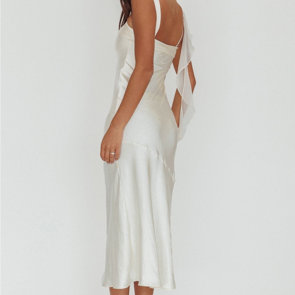 Selfie Leslie- Carmel Shoulder Sash Midi Dress Oyster - Picture 3 of 3